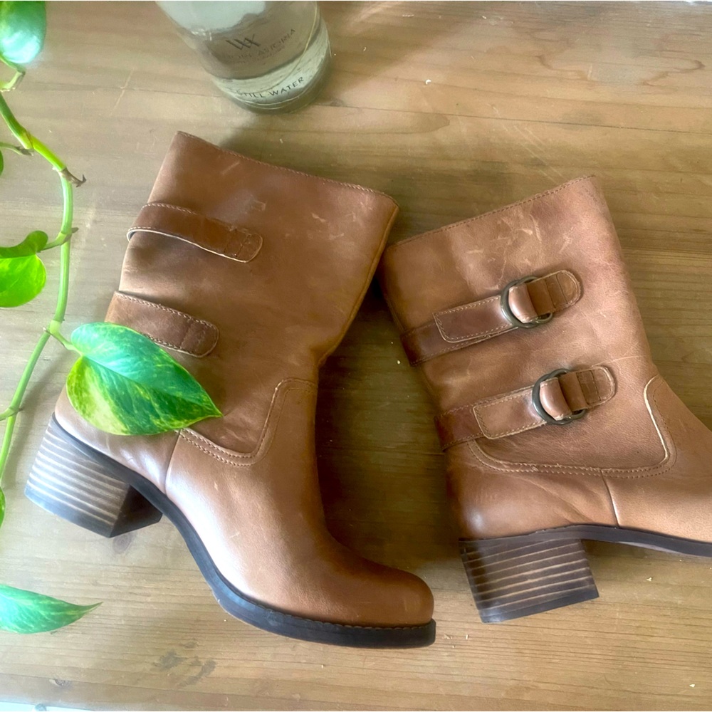 Arturo Chiang Leather Boots / NWOT / Sz 9